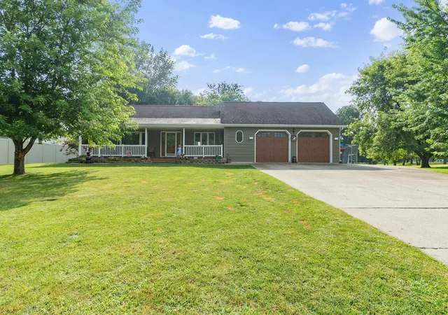 Photo 1 of Single family home for sale at 901 Geneva Dr, Alexandria, MN 56308 | MLS# 7147104 | Listing updated on 2026-09-21