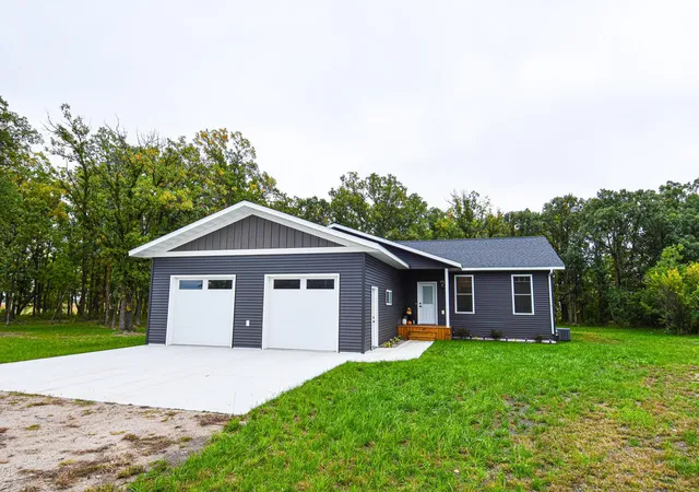 Photo 1 of Single family home for sale at 4331 State Hwy 11, Karlstad, MN 56732 | MLS# 7147129 | Listing updated on 2026-10-07