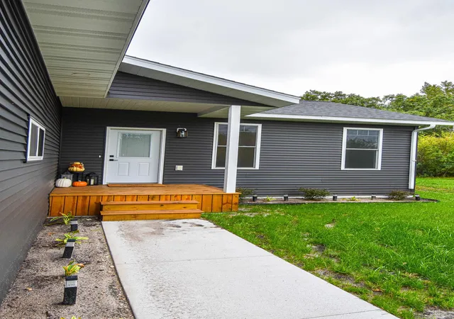 Photo 3 of Single family home for sale at 4331 State Hwy 11, Karlstad, MN 56732 | MLS# 7147129 | Listing updated on 2026-10-07