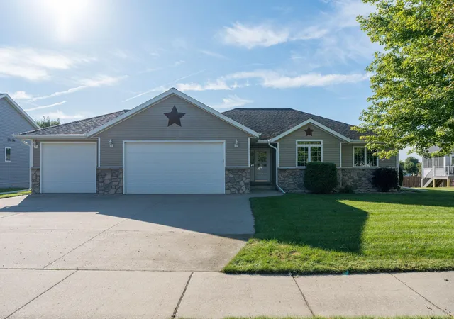 Photo 1 of Single family home for sale at 1435 9th Street N, New Ulm, MN 56073 | MLS# 7147132 | Listing updated on 2026-09-21