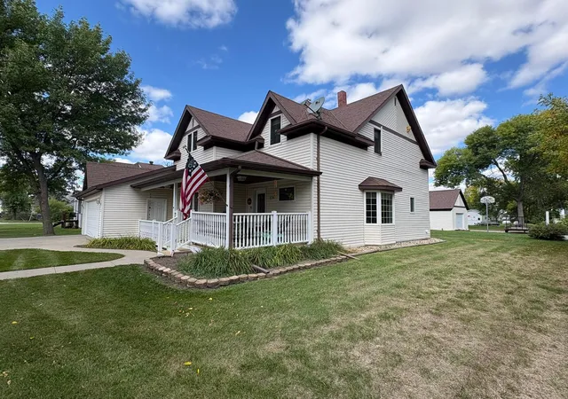 Photo 3 of Single family home for sale at 116 3rd Street E, Halstad, MN 56548 | MLS# 7147144 | Listing updated on 2026-10-23