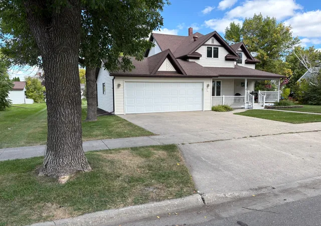 Photo 3 of Single family home for sale at 116 3rd Street E, Halstad, MN 56548 | MLS# 7147144 | Listing updated on 2026-10-23