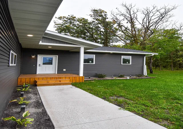 Photo 3 of Single family home for sale at 4341 State Hwy 11, Karlstad, MN 56732 | MLS# 7147149 | Listing updated on 2026-09-23