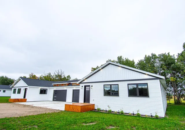 Photo 2 of Single family home for sale at 4363b State Hwy 11, Karlstad, MN 56732 | MLS# 7147150 | Listing updated on 2026-10-07
