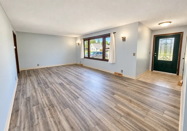 Photo 2 of Single family home for sale at 520 Smith St, Le Sueur, MN 56058 | MLS# 7147152 | Listing updated on 2026-09-28