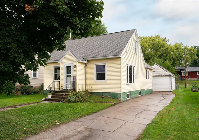 Photo 1 of Single family home for sale at 526 N 2nd Street, La Crescent, MN 55947 | MLS# 7147157 | Listing updated on 2026-09-24