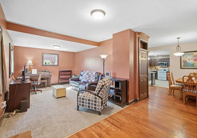 Photo 2 of Single family home for sale at 221 S Lincoln St, Lake Crystal, MN 56055 | MLS# 7147158 | Listing updated on 2026-09-27