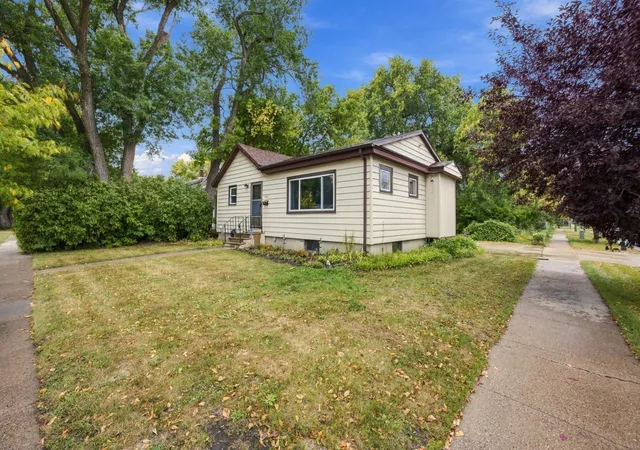Photo 1 of Single family home for sale at 1621 12th Avenue S, Fargo, ND 58103 | MLS# 7147161 | Listing updated on 2026-09-20