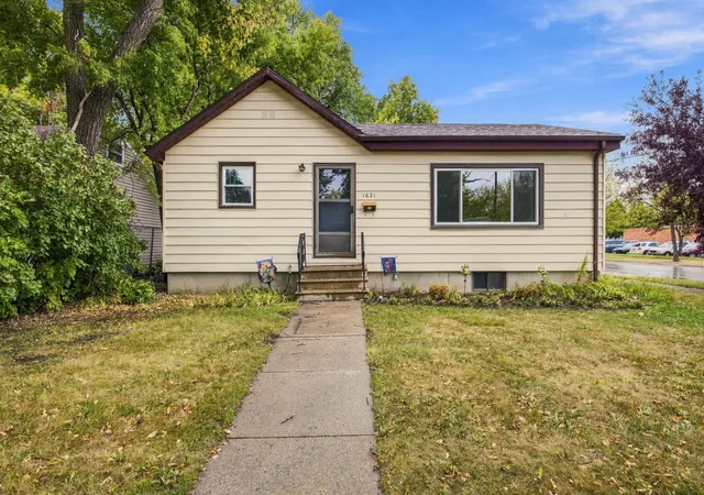 Photo 2 of Sale Pending at 1621 12th Avenue S, Fargo, ND 58103 | MLS# 7147161 | Listing updated on 2026-10-01