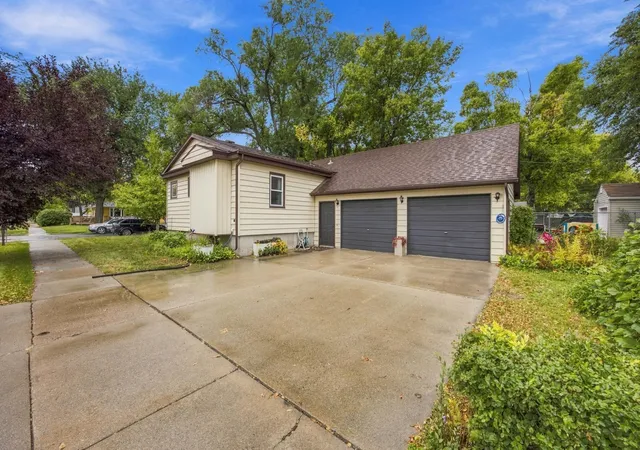 Photo 3 of Single family home for sale at 1621 12th Avenue S, Fargo, ND 58103 | MLS# 7147161 | Listing updated on 2026-09-20