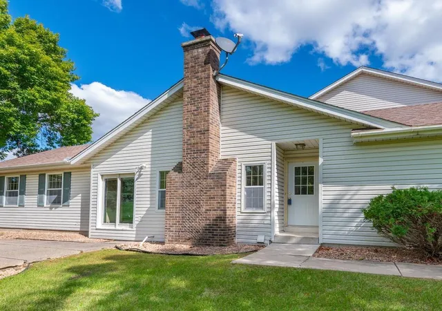 Photo 2 of Single family home for sale at 4825 Orchid Ln N, Minneapolis, MN 55446 | MLS# 7147170 | Listing updated on 2026-09-26