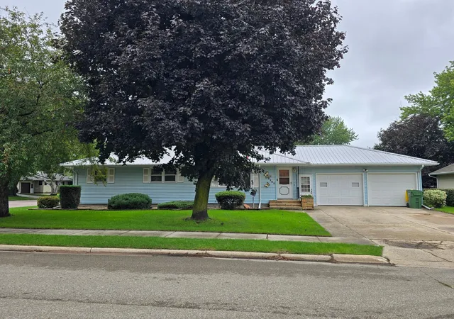Photo 1 of Single family home for sale at 1112 6th Avenue Sw, Pipestone, MN 56164 | MLS# 7147183 | Listing updated on 2026-09-21