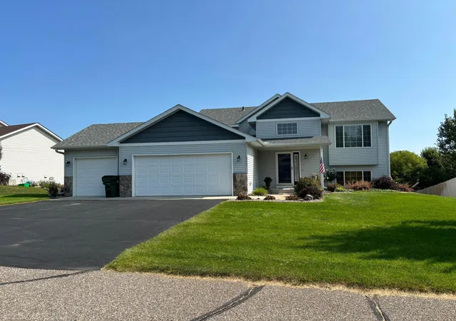 Photo 2 of Single family home for sale at 911 Morrison Ave S, Annandale, MN 55302 | MLS# 7147184 | Listing updated on 2026-10-08