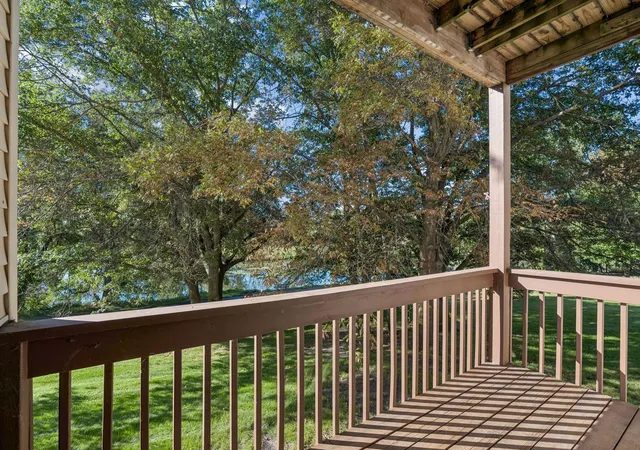 Listing Photo 2 - Condo for sale in building located at 2642 Lake Ct Dr, Saint Paul, MN 55112 - Unit #28
