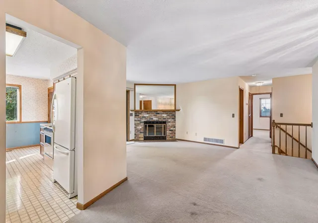 Photo 3 of Condo for sale at 2642 Lake Ct Dr #28, Saint Paul, MN 55112 | MLS# 7147195 | Listing updated on 2026-10-08