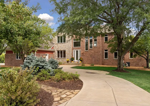 Photo 2 of Mansion for sale at 881 Jasmine Ave Pl N, Lake Elmo, MN 55042 | MLS# 7147216 | Listing updated on 2026-10-13