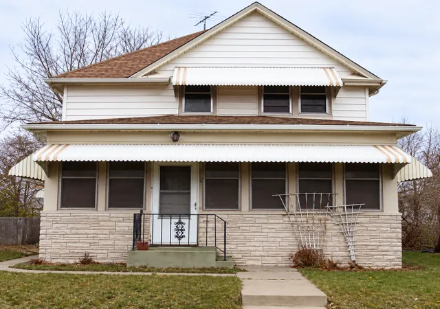 Single family home for sale at 915 Beech St, Saint Paul, MN 55106 | MLS# 7147269