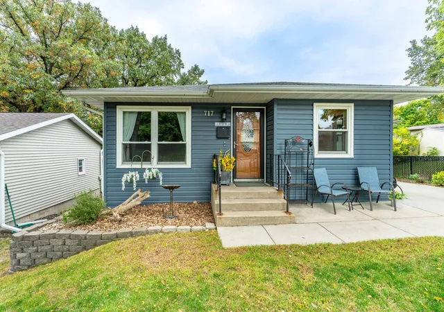 Photo 3 of Single family home for sale at 717 W Beech Ave, Fergus Falls, MN 56537 | MLS# 7147302 | Listing updated on 2026-10-05