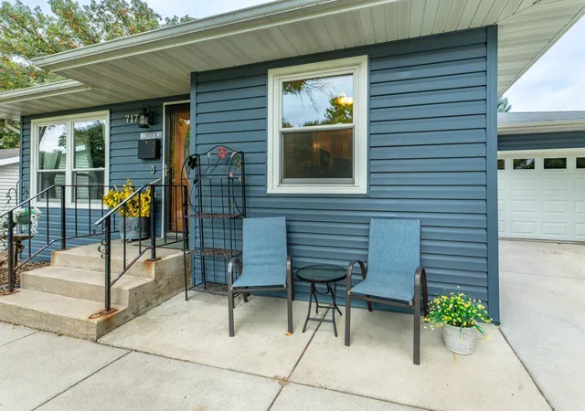 Photo 4 of Single family home for sale at 717 W Beech Ave, Fergus Falls, MN 56537 | MLS# 7147302 | Listing updated on 2026-10-05