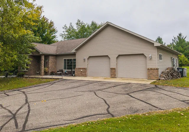 Photo 3 of Single family home for sale at 12980 Carow Cir, Frazee, MN 56544 | MLS# 7147346 | Listing updated on 2026-09-21