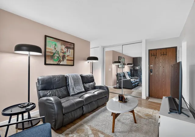 Photo 4 of Condo for sale at 7301 W 101st Street #309, Minneapolis, MN 55438 | MLS# 7147352 | Listing updated on 2026-10-07