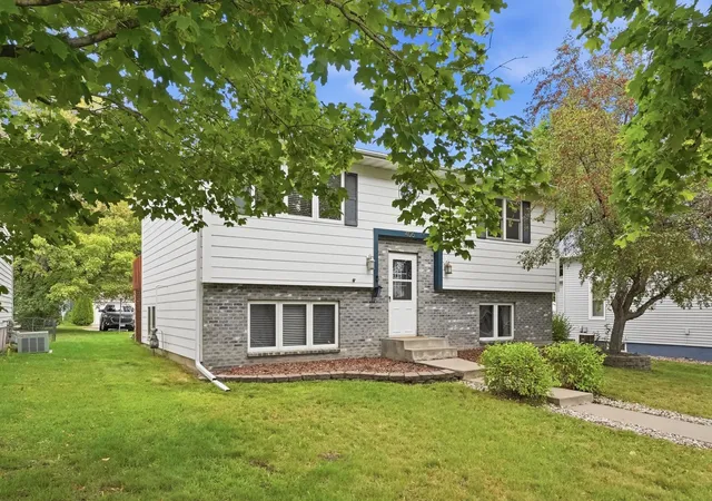 Photo 2 of Single family home for sale at 406 5th Avenue N, Sauk Rapids, MN 56379 | MLS# 7147372 | Listing updated on 2026-10-06
