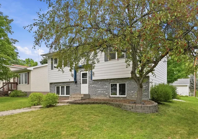 Photo 3 of Single family home for sale at 406 5th Avenue N, Sauk Rapids, MN 56379 | MLS# 7147372 | Listing updated on 2026-10-06