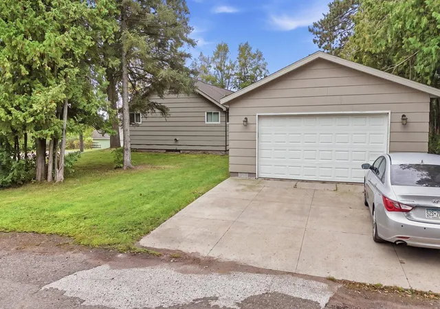 Photo 2 of Single family home for sale at 516 Grove Ave, Moose Lake, MN 55767 | MLS# 7147422 | Listing updated on 2026-09-21