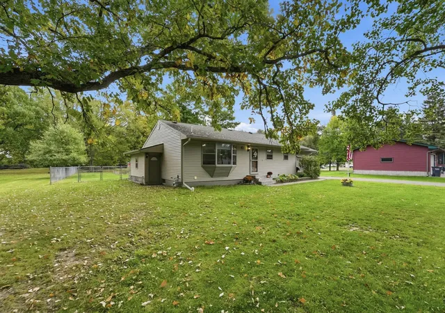 Photo 3 of Single family home for sale at 850 S Alger Ave, Rush City, MN 55069 | MLS# 7147429 | Listing updated on 2026-10-06
