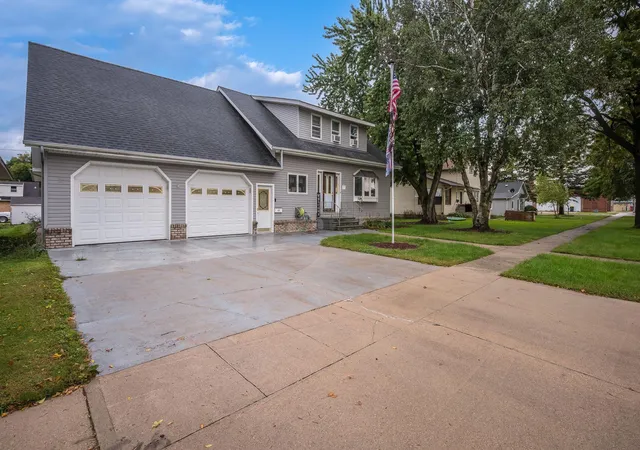Photo 3 of Single family home for sale at 122 Lewis St W, Lewisville, MN 56060 | MLS# 7147430 | Listing updated on 2026-09-30