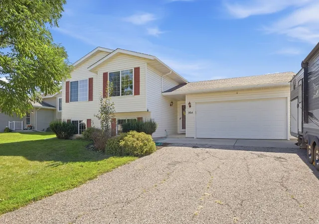 Photo 1 of Single family home for sale at 964 7th Avenue Nw, Hutchinson, MN 55350 | MLS# 7147434 | Listing updated on 2026-09-21