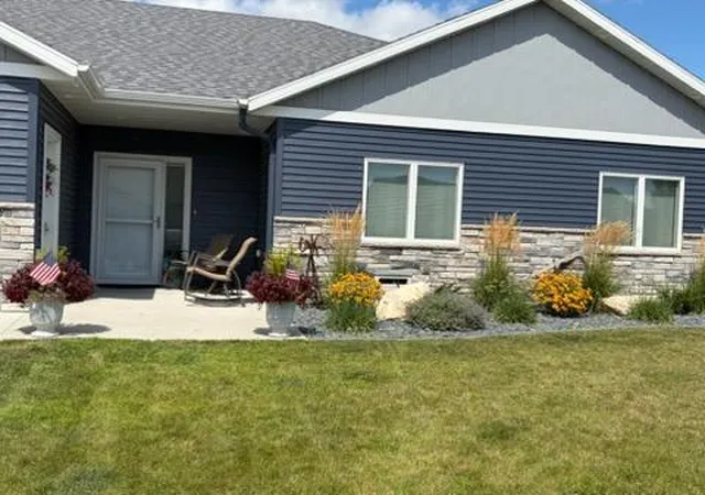 Photo 2 of Sale Pending at 1294 Linden Ct, Wahpeton, ND 58075 | MLS# 7147435 | Listing updated on 2026-10-15