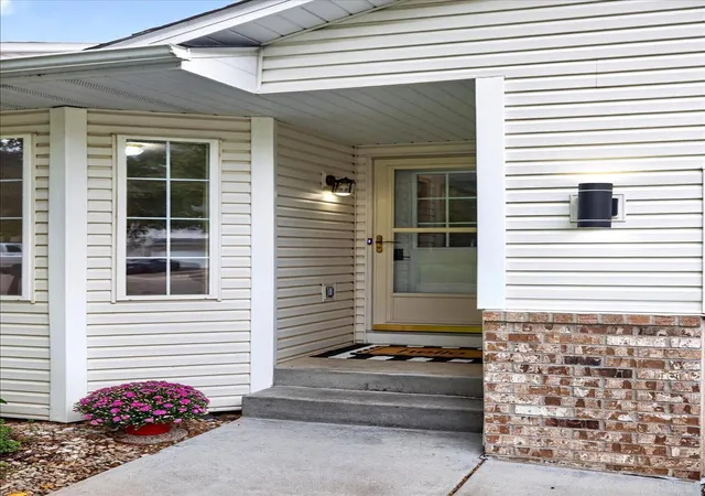 Photo 2 of Single family home for sale at 8002 Marsh Run Ct, Rockford, MN 55373 | MLS# 7147449 | Listing updated on 2026-09-23