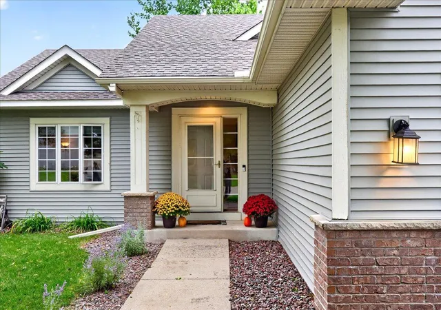 Photo 2 of Single family home for sale at 137 6th Street Sw, Delano, MN 55328 | MLS# 7147451 | Listing updated on 2026-10-07