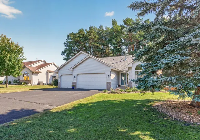 Single family home for sale at 5956 Norway Pine Ct, Saint Paul, MN 55110 | MLS# 7147458