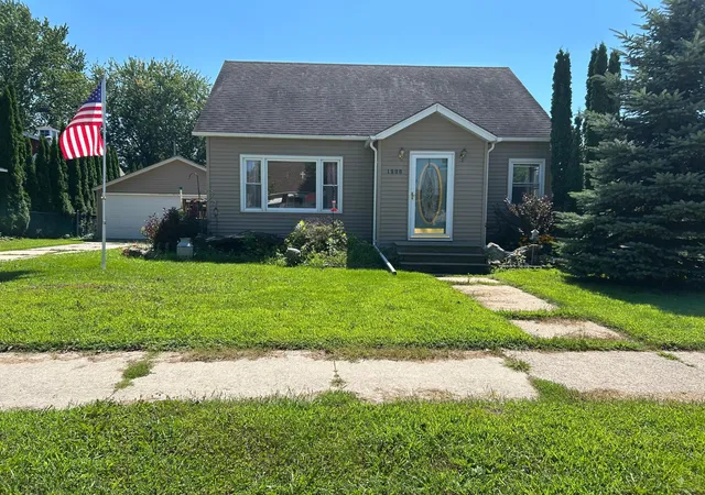 Photo 1 of Single family home for sale at 1906 4th Avenue Se, Austin, MN 55912 | MLS# 7147459 | Listing updated on 2026-10-01