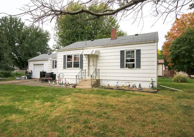 Photo 2 of Single family home for sale at 1327 Owen Ave N, Glencoe, MN 55336 | MLS# 7147464 | Listing updated on 2026-10-22
