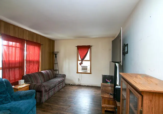 Photo 3 of Single family home for sale at 1327 Owen Ave N, Glencoe, MN 55336 | MLS# 7147464 | Listing updated on 2026-10-22