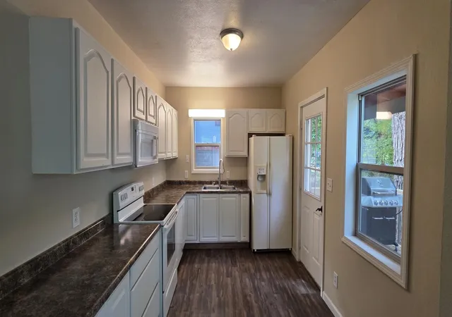 Photo 3 of Single family home for sale at 828 4th Avenue Sw, Valley City, ND 58072 | MLS# 7147471 | Listing updated on 2026-09-22