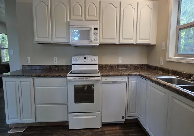Photo 3 of Single family home for sale at 828 4th Avenue SW, Valley City, ND 58072 | MLS# 7147471 | Listing updated on 2026-09-22