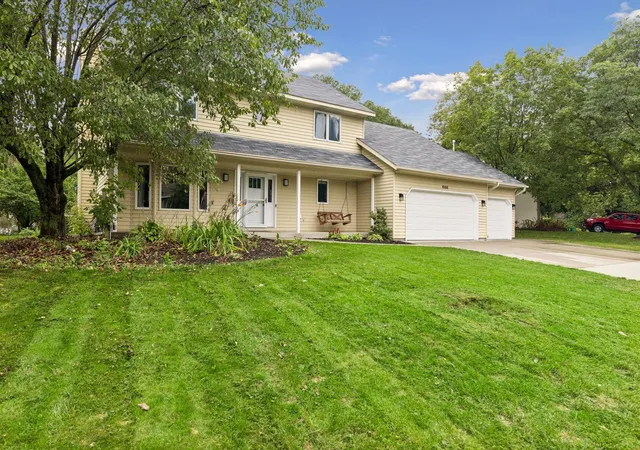 Photo 1 of Single family home for sale at 4166 Parkridge Dr, Saint Paul, MN 55110 | MLS# 7147472 | Listing updated on 2026-09-27