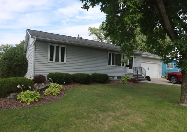Photo 1 of Single family home for sale at 1611 6th Street N, Wahpeton, ND 58075 | MLS# 7147482 | Listing updated on 2026-10-05