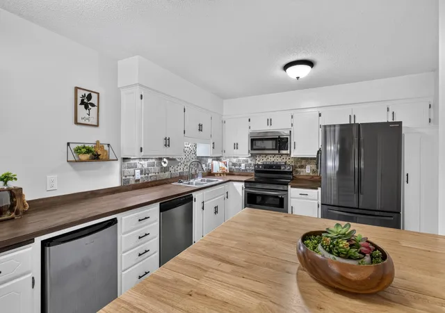 Photo 4 of Single family home for sale at 13315 Morgan Ave S, Burnsville, MN 55337 | MLS# 7147488 | Listing updated on 2026-10-08