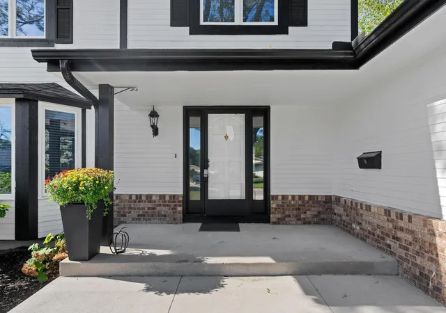 Photo 4 of Single family home for sale at 4936 Poppy Ln, Minneapolis, MN 55435 | MLS# 7147490 | Listing updated on 2026-10-07