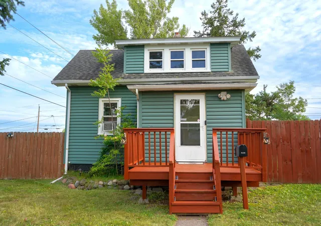 Photo 2 of Single family home for sale at 5132 Juniata St, Duluth, MN 55804 | MLS# 7147493 | Listing updated on 2026-09-22