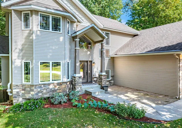 Photo 4 of Single family home for sale at 5450 Raven Point Rd, Prior Lake, MN 55372 | MLS# 7147496 | Listing updated on 2026-10-07