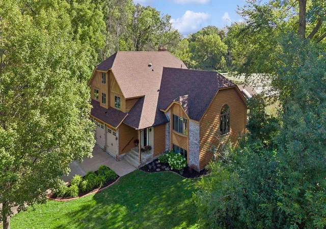 Photo 1 of Single family home for sale at 854 Palm Ct, Saint Paul, MN 55109 | MLS# 7147504 | Listing updated on 2026-10-08
