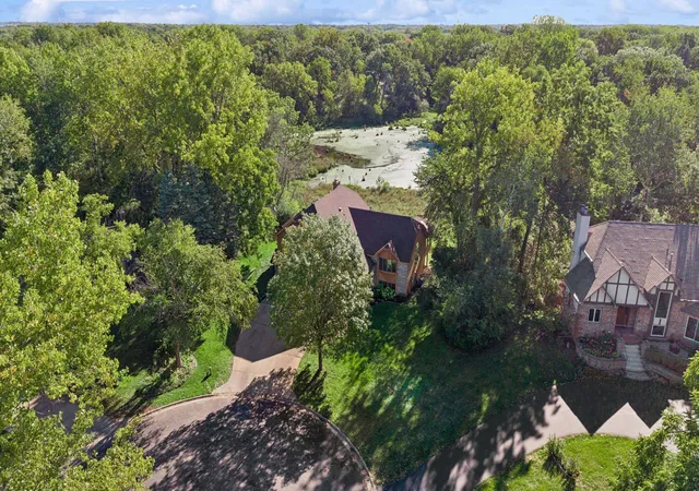 Photo 3 of Single family home for sale at 854 Palm Ct, Saint Paul, MN 55109 | MLS# 7147504 | Listing updated on 2026-10-09