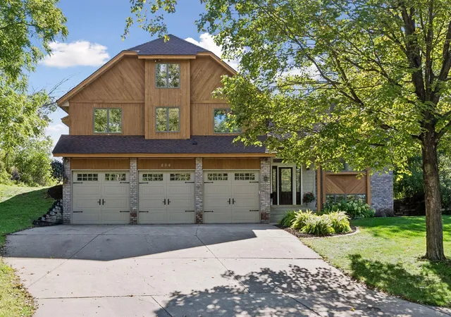 Photo 3 of Single family home for sale at 854 Palm Ct, Saint Paul, MN 55109 | MLS# 7147504 | Listing updated on 2026-10-08
