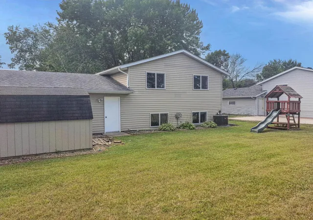 Photo 2 of Single family home for sale at 1304 17th Street Sw St, Faribault, MN 55021 | MLS# 7147508 | Listing updated on 2026-09-22